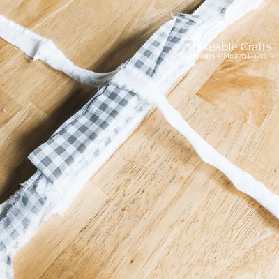 simple rag bow | Tying it closed