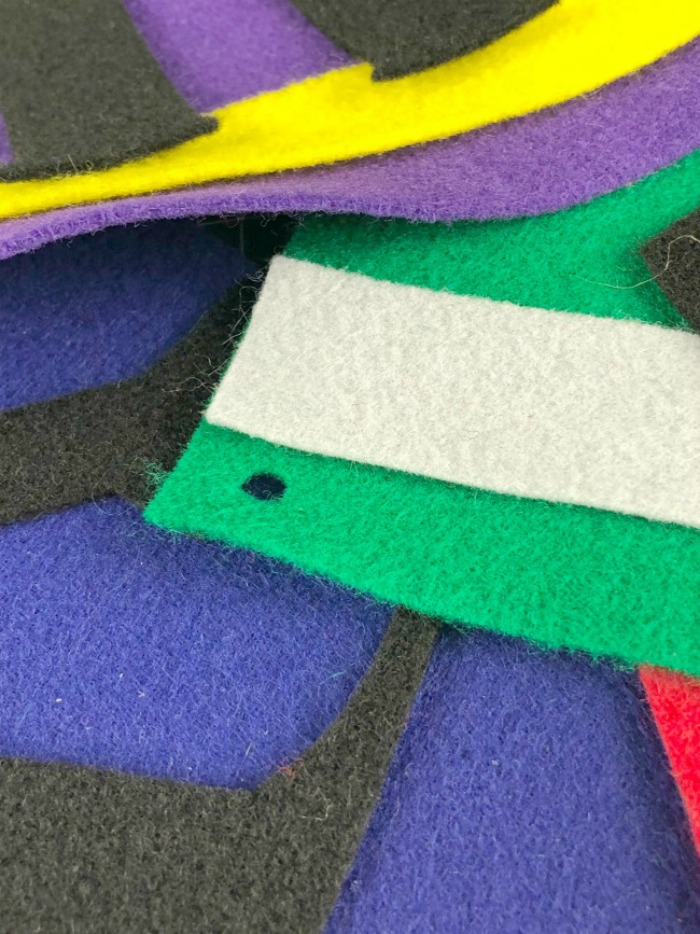 Up close details of the super fast and easy felt banner we made for Harry Potter's birthday - you have to check it out!